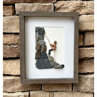 Klettern Kieselstein Kunst, 8x10 Gerahmt Original Kunstwerk, Perfektes Geschenk Für Kletterer/Abseilen Kunst von JoyfulPebbleArt