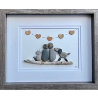 Paar Mit Katze Und Hund Kieselstein Kunst, 23x23cm Handgemachtes Haustier Kunstwerk, Perfektes Geschenk Für Tierliebhaber, Haustierbesitzer, Sie von JoyfulPebbleArt