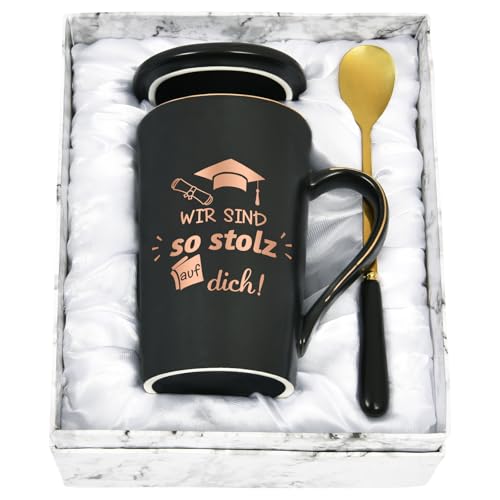Joymaking Prüfung Bestanden Geschenk Kaffeetasse mit Spruch Wir sind so stolz auf dich Bachelor Abschluss Geschenk Bestandene Prüfung Abitur Ausbildung Bachelor, 400ml Schwarz von Joymaking