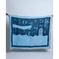 Personalisierte Baby Quilt, Handgefertigte Babydecke Aus 100% Baumwolle, Anpassen Mit Handstickerei, Reversible Block Bedruckte Babybettwäsche Personalisierte Baby Quilt, Handgefertigte Babydecke Aus 100% Baumwolle, Anpassen Mit Handstickerei, Reversible Block Bedruckte Babybettwäsche von JpurArtistCollective