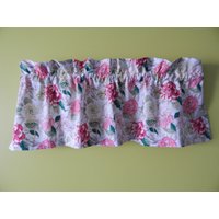 Frühling/ Sommer Küchenvorhang Fenstervorhang Volant. Sommerliche Farben. Schöner Qualitativer Stoff. Kinderzimmer/ Küche/ Badezimmer/Harleyzimmer von JsCreations05