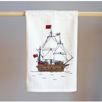 Juanitas Virginia Colonial Segelschiff Teetuch. Großes Schiff Illustration. Perfekte Housewarminggeschenk Für Ihre Va Local von Juanitas