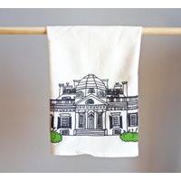 Juanitas Virginia Monticello Geschirrtuch. Charlottesville Illustration. Küchenutensilien Teller Und Barware. Housewarminggeschenk Für Ihren Uva von Juanitas