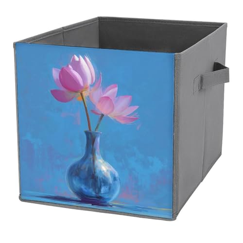 Jubonexis Aufbewahrungskörbe mit Lotusblume in einer Vase, faltbar, dekorative Stoff-Aufbewahrungskörbe, Heim-Organizer mit Griffen für Regale, Schrank, 27 x 27 cm Jubonexis Aufbewahrungskörbe mit Lotusblume in einer Vase, faltbar, dekorative Stoff-Aufbewahrungskörbe, Heim-Organizer mit Griffen für Regale, Schrank, 27 x 27 cm von Jubonexis