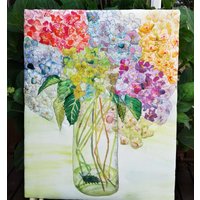 Quilted Silk Hydrangea Painting Mit Trapunto Und Embroiderie in Poppy Red, Purple, Gold, Lime Green, Blue von JudiStackArtwear