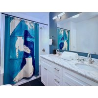 Designer-Dusche-Vorhang "Die Hand Und Füße in Baby Blau" von JuditaArte