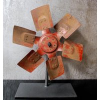 Up-Cycled Vintage Landmaschinen Arbeitsgerät Mit Rostroter Lackierung Auf Ständer Wiederverwertet [7469] von JudyFrankelAntiques