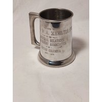 Vintage Metall Bierkrug Überreicht An Hon W.m. Die Platte Ist Aus Den 80Er Jahren Und Wurde Von Der Fa von Judycollections