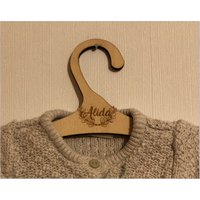 Kleiderbügel Kinder Personalisierbar Kleiderbügel Kinder Personalisierbar von JueliesLaserwerke