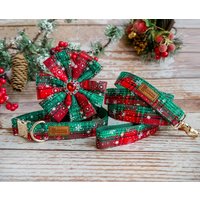 Weihnachten Kariertes Hundehalsband Blumenmuster, Mädchen Tartan Halsband Und Leine, Weihnachtshundehalsband, Grün Rotes Halsband, Schneeflocke Weihnachten Kariertes Hundehalsband Blumenmuster, Mädchen Tartan Halsband Und Leine, Weihnachtshundehalsband, Grün Rotes Halsband, Schneeflocke von JujuandNana