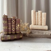Buch - Dekorative Kerze, Bücherkerze, Booklover, Geschenkidee, Booktok, Geschenk Für Buchliebhaber Buch - Dekorative Kerze, Bücherkerze, Booklover, Geschenkidee, Booktok, Geschenk Für Buchliebhaber von JulemiStudio