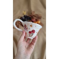 Tasse Mit Herbst Landschaft Blätter Und Pilze Geschenk Für Sie Tasse Mit Herbst Landschaft Blätter Und Pilze Geschenk Für Sie von JulenkaCeramic
