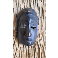 Kleine Holzmaske Dunkelbraun Kleine Holzmaske Dunkelbraun von JulesLaedchen