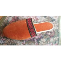 Kleiner Samtschuh Deko Orange Mit Bordüre von JulesLaedchen