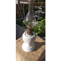 Petroleumlampe 20-30Iger Jahre Porzellan Weiß-Blau Mit Messinghalterung Und Glaszylinder - Vintage Petroleumlampe 20-30Iger Jahre Porzellan Weiß-Blau Mit Messinghalterung Und Glaszylinder - Vintage von JulesLaedchen