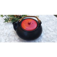 Teekännchen Schwarz-Rot Mit Holzhenkel von JulesLaedchen