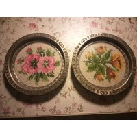 Vintage Untersetzer Zinn Mit Stickerei von JulesLaedchen