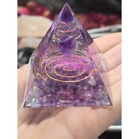 Amethyst Flache Spirale Kristall Pyramide, Stärung Der Konzentration Positive Energie, Chakren Stärken, Geschenk, Deko von JulesWitchMagic