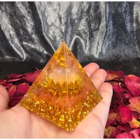 Rosenquarz Lotusblume Kristall Pyramide, Stressabbau, Positive Energie Anziehen, Chakren Stärken, Fruchtbarkeitsfördernd von JulesWitchMagic