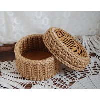 Gehäkelte Schmuckschatulle Handgestrickte Polyesterschnur Mit Holzdeckel von JuliCrochetDesign