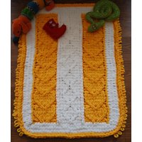 Handgehäkelte Gestreifte Decke Weicher Gelber & Weißer Teppich von JuliCrochetDesign