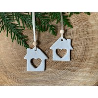 2Er Set Keramikanhänger Häuser Mit Herz 2Er Set Keramikanhänger Häuser Mit Herz von JuliaAusDenKiefern