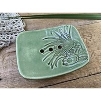 Seifenschale Keramik Fisch , Handgetöpferte Seifenablage von JuliaAusDenKiefern