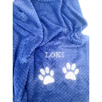 Personalisierte Haustier Decke Bestickte Waffel Fleece Hundedecke Mit Pfoten von JuliaByRasa
