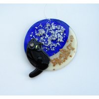 Geschmolzenem Glas Katze Mond Suncatcher Mit Glimmer Flocken Glitzer Funkelt Geschmolzenem Glas Katze Mond Suncatcher Mit Glimmer Flocken Glitzer Funkelt von JuliaFusedGlass