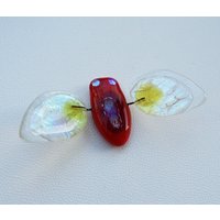 Geschmolzenes Glas Kühlschrank Magnet Rote Fliege Mit Funkelnden Flügeln Geschmolzenes Glas Kühlschrank Magnet Rote Fliege Mit Funkelnden Flügeln von JuliaFusedGlass