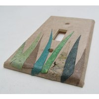 Gras Wand Dekor Upcycled Light Switch Platten, Handgemachtes Papier Aus Recycelten Materialien, Erdfreundliche Wandkunst-Recyceltes Handarbeitspapier von JuliaGarretson