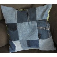 Recycled Denim Patchwork Kissenbezug Hellgrüner Baumwollrücken | 15x15 Inches Recycled Denim Patchwork Kissenbezug Hellgrüner Baumwollrücken | 15x15 Inches von JuliaLouiseShop
