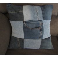 Recycled Denim Patchwork Kissenbezug Royalblauer Baumwollrücken, 40x38cm von JuliaLouiseShop