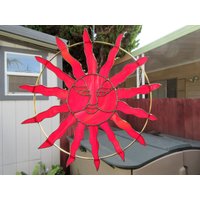 Roter Glasmalerei-Sonnen-Gesichts-Sonnenfänger - 16 Zoll Durchmesser Roter Glasmalerei-Sonnen-Gesichts-Sonnenfänger - 16 Zoll Durchmesser von JuliaLouiseShop