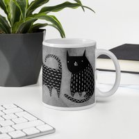 11 Unzen Kaffee Becher Schwarze Katze Volkskunst Einweihungsparty Geburtstag Geschenke Illustration Lustig Süß Seltsames Zeug Schrullig Tee von JulieFitzGeraldArt