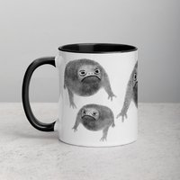 11 Unzen Kaffee Becher Seltsamer Frosch Goblincore Dark Academia Geschenk Volkskunst Geburtstag Housewarming Wunderlich Gruselig Niedlich Schrullig von JulieFitzGeraldArt