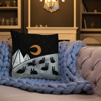 Kissen Schwarz Kaninchen Mond Folk Art Print Witchy Wohnkultur Einweihungsparty Geburtstagsgeschenke Nachtaktiv Lustig Süß Schräge Sachen Quirky von JulieFitzGeraldArt