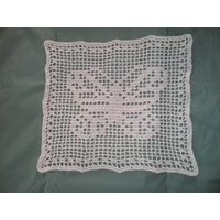 Schmetterlings Filet Gehäkeltes Rechteckiges Deckchen/Tischläufer-Rosa-13"x15" - Versandfertig von JuliesCustomCrochet