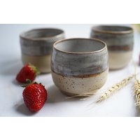 Handgetöpferte Graublaubraune Keramik Mocca Kaffee Becher Coffey Mug Durchmesser 8 cm Höhe 7 cm, Spülmaschinenfest Handgetöpferte Graublaubraune Keramik Mocca Kaffee Becher Coffey Mug Durchmesser 8 cm Höhe 7 cm, Spülmaschinenfest von Julieskeramik