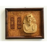Framed Golden 3D Tutankhamun Wall Art, Egyptian King Bust With Hieroglyphs, Handmade Gilded Plaster Relief, Ancient History Home Decor von JumaARTshop