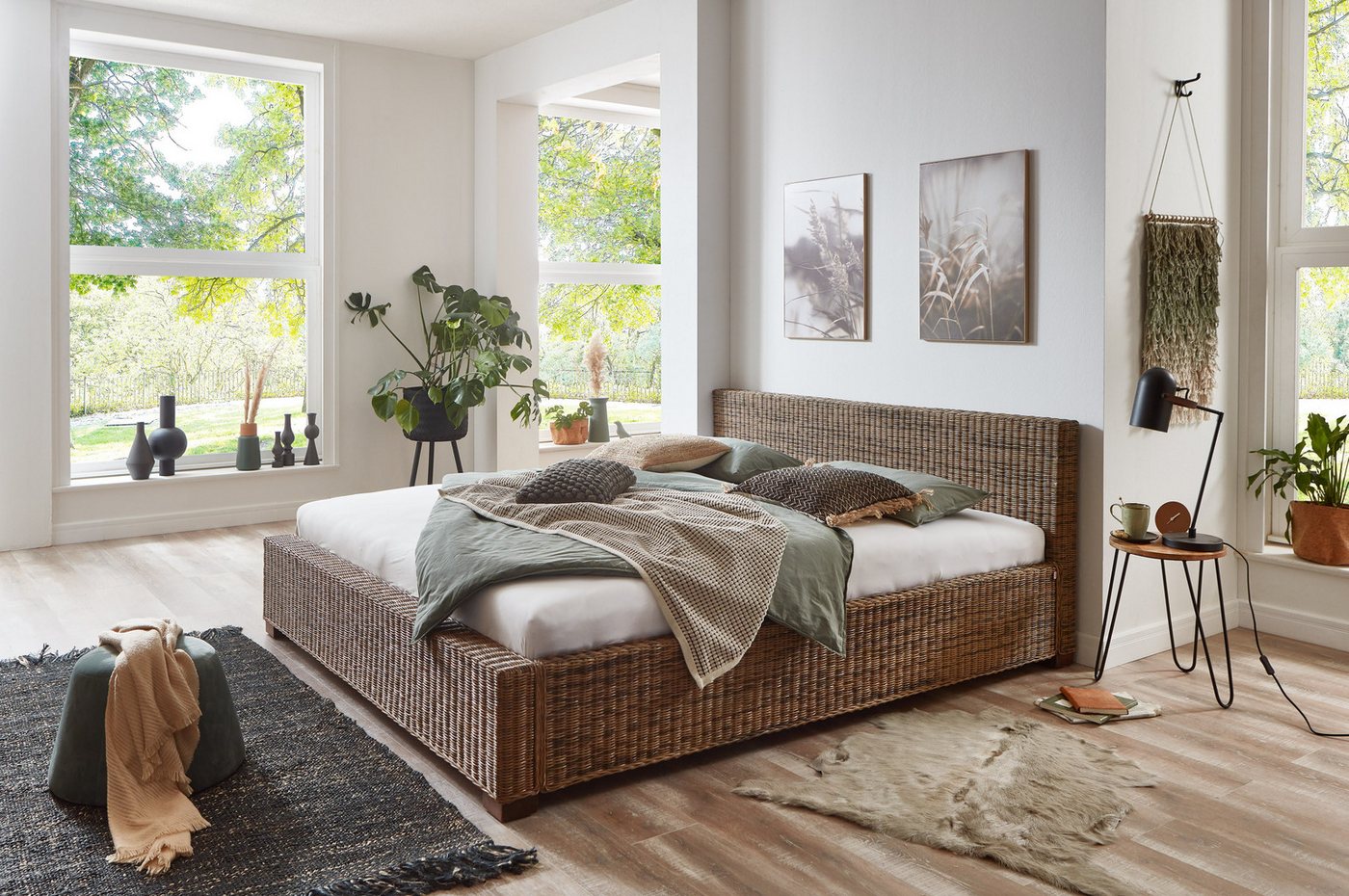 Junado® Bett Slash, Trendiges Rattanbett, geflochtenes & pflegeleichtes Design von Junado®