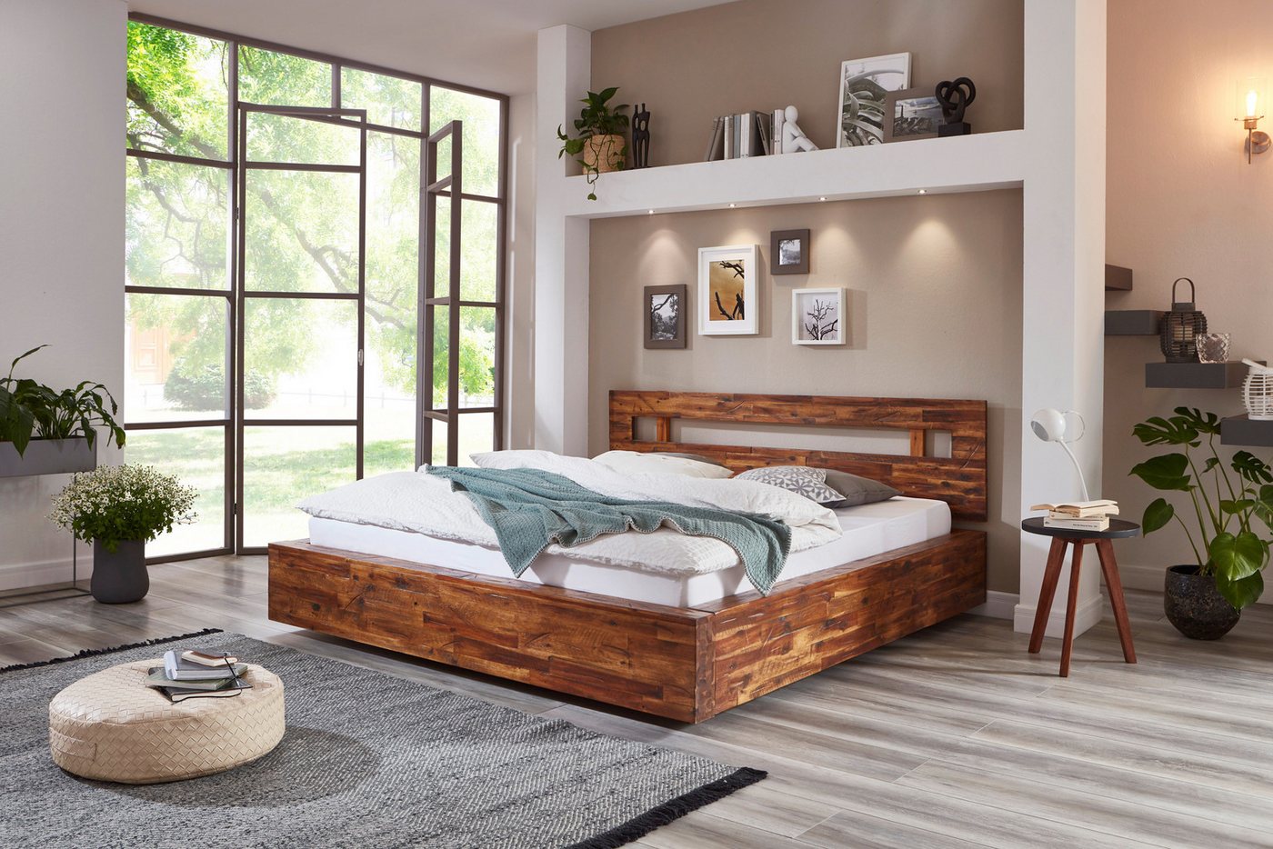 Junado® Holzbett Marton, massives lackiertes Akazienholz, 180 x 200 cm, naturfarben von Junado®