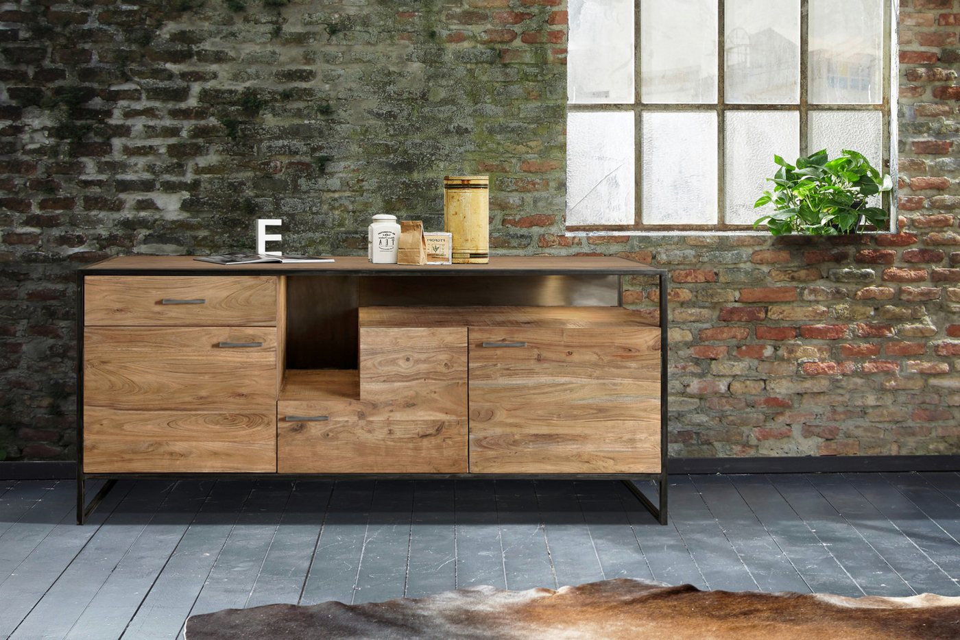 Junado® Sideboard Sydney, massives Akazienholz, stonefarben, 3 Türen, 1 Schublade, 1 offenes Fa von Junado®