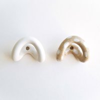 2Er Set Wandhaken Keramik Dekorative Handgefertigte Kleiderhaken/Buntes Muster Handtuchhaken/Weiße Tupfen Minimal von JuneChildCeramics