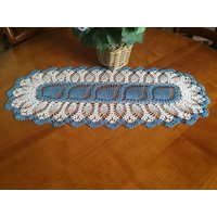 Blau Weisse Ananas Handgemachtes Grosses Längliches Deckchen/Läufer 76cmx33.5cm von JunesDoilies