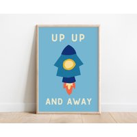 Rakete Kinder Druck, Retro Kleinkind Wandkunst, Helle Blaue Spielzimmer Dekoration, Wunderliche Illustration, Modernes Kinderzimmer Design von JunicaKids