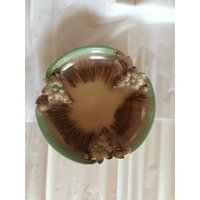 Vintage Keramik Schale in Rot Weiß Mit Weißen Röckchen von JunkQueenJellyBean