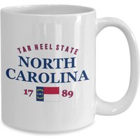 North Carolina State Pride Flagge Eingeborener Teer Ferse Zustand Kaffeetasse von JuntoTees
