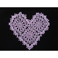 Gehäkeltes Lila Herz Als Deckchen von JustCrocheting