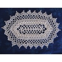 Gehäkeltes Ovales Deckchen 99 42 von JustCrocheting